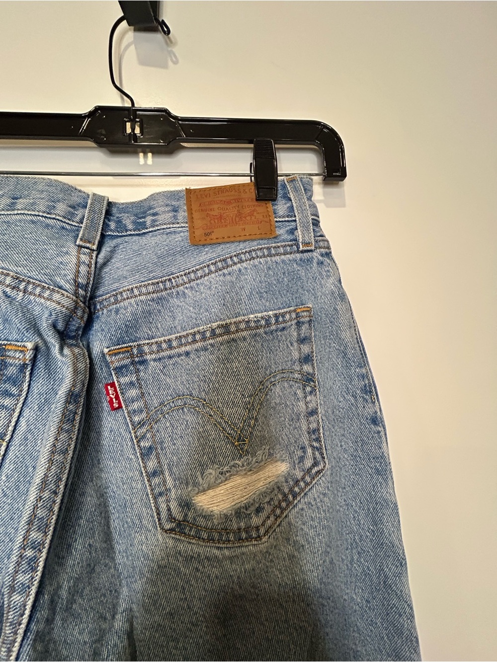 Levi's 501 Original Ripped Distressed Jeans Size W25 L30 - Picture 4 of 6